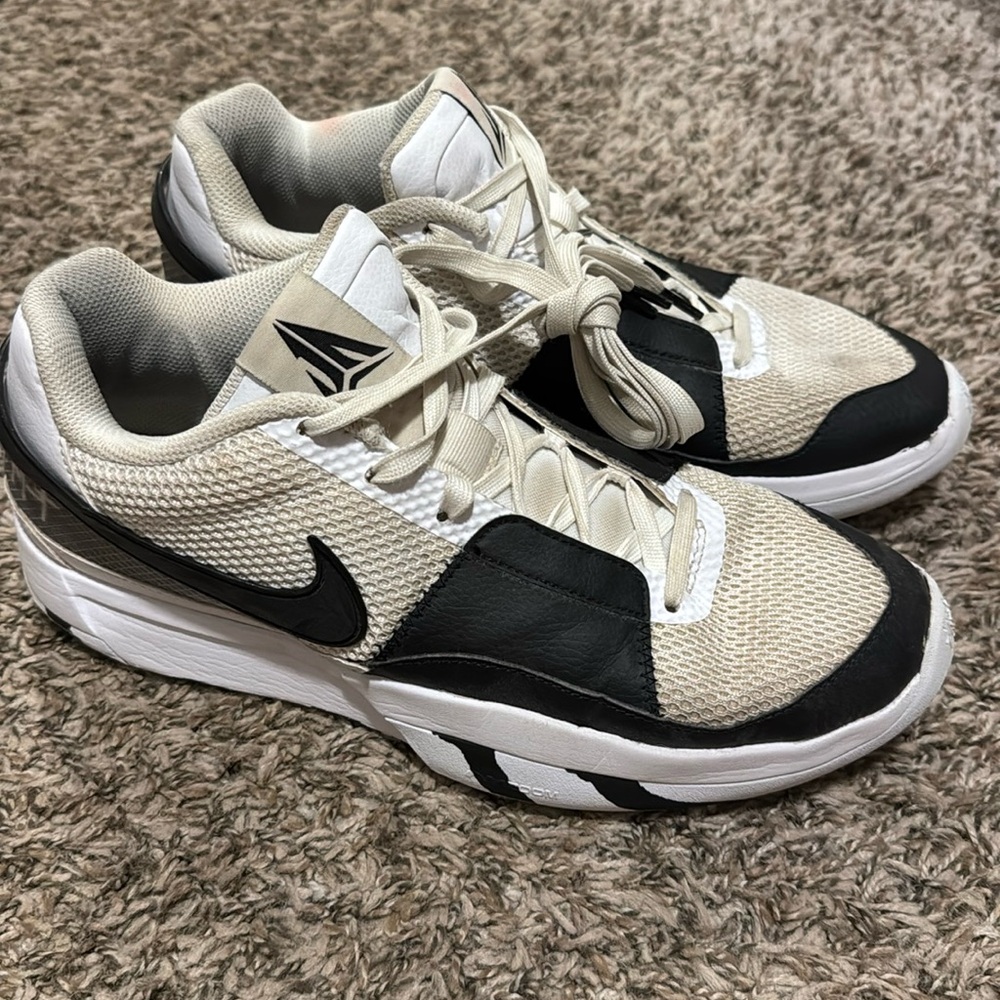 Men’s size 10 Nike shoes